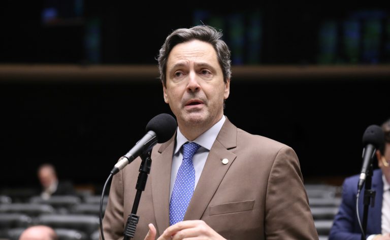 Comissão da Câmara aprova proposta que prevê proibicao de ingresso de meios de transporte vinculados a sancionados por crimes graves