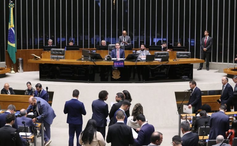 Câmara aprova adesão ao acordo sobre comércio de aeronaves civis e envia proposta ao Senado para ratificação