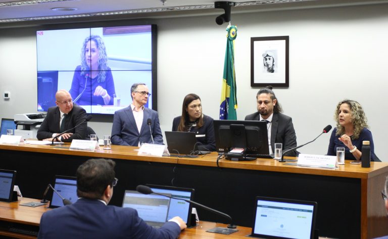 Debate na Câmara aponta dilemas da aplicação da resolução do tse sobre inteligência artificial e desinformação nas eleições