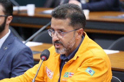 Debate na Câmara questiona imposto sobre exportação de petróleo e medidas para conter alta dos combustíveis