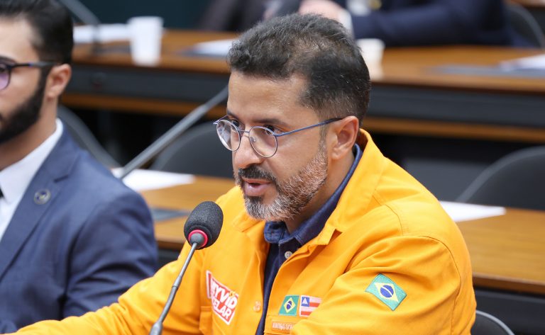 Debate na Câmara questiona imposto sobre exportação de petróleo e medidas para conter alta dos combustíveis