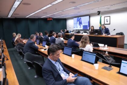Parlamentares defendem prorrogação do Fust para ampliar internet em 138 mil escolas públicas do país