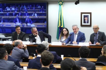 Crescimento de busca por saúde mental ligado às apostas online é apresentado em audiência no Congresso