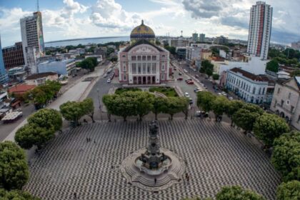 Largo de São Sebastião recebe transmissão da estreia do Brasil na Copa com shows gratuitos