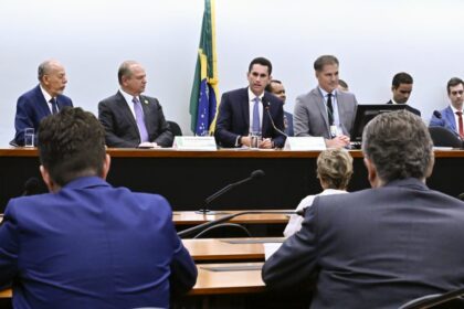 Comissão Mista de Orçamento elege Domingos Neto e terá R$ 31,4 bilhões em créditos para análise em 2026