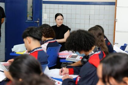 Representante da Fundação Japão visita escolas bilíngues da rede estadual e acompanha ensino da língua japonesa em Manaus