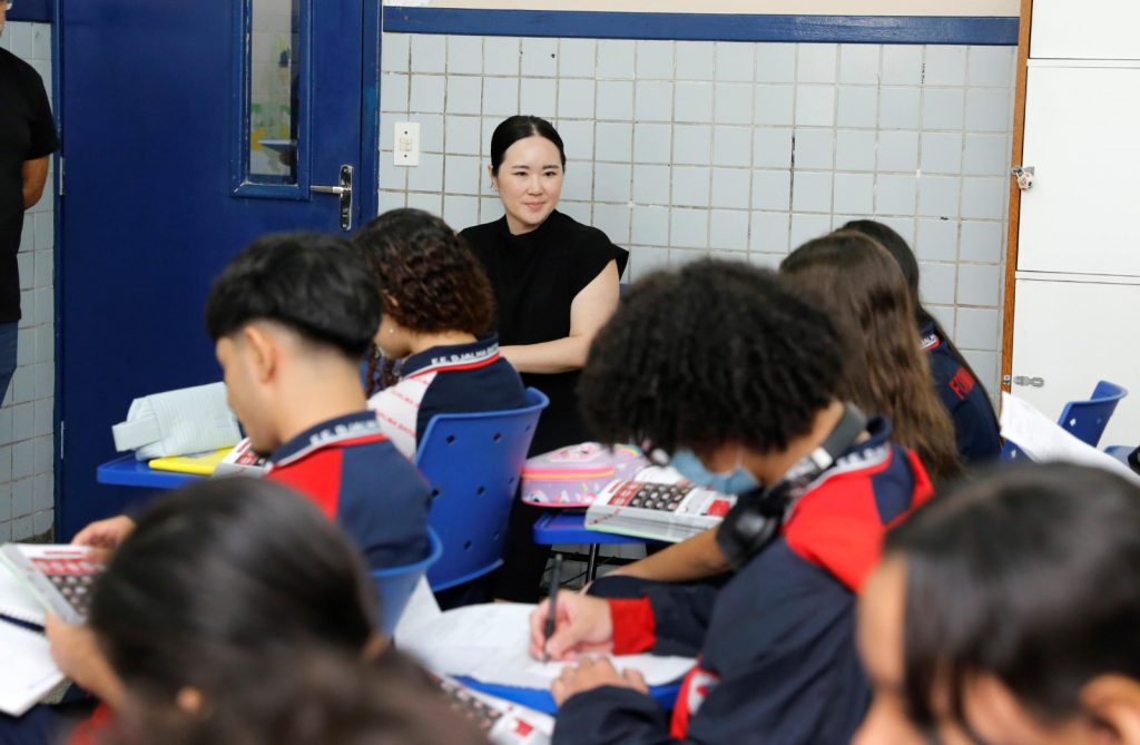 Representante da Fundação Japão visita escolas bilíngues da rede estadual e acompanha ensino da língua japonesa em Manaus
