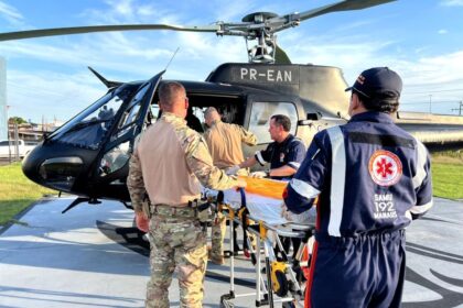 Serviço de resgate aéreo da SSP-AM garante socorro médico a homem ferido após queda de açaizeiro em área rural