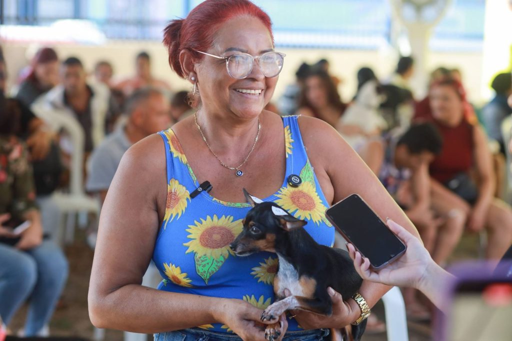 “Para mim está sendo ótimo”, diz moradora do bairro Zumbi dos Palmares sobre os serviços do Governo Presente