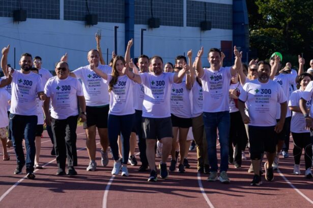 Governador Roberto Cidade participa de caminhada para celebrar mais de 300 transplantes realizados no Hospital Delphina Aziz