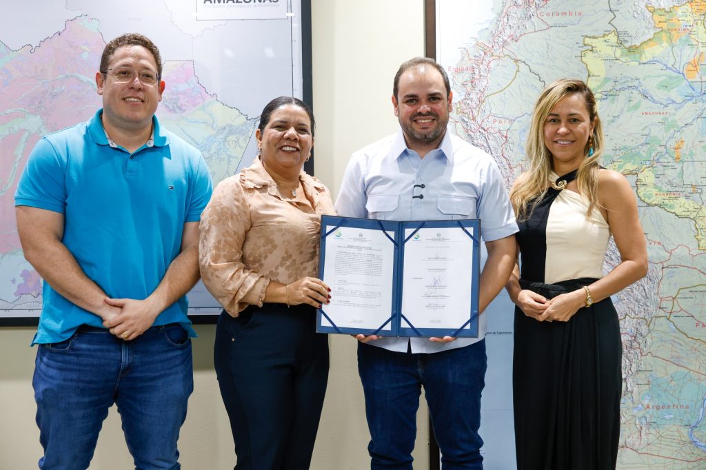 Governador Roberto Cidade assina ordens de serviço para obras de pavimentação em Nova Olinda do Norte, Borba e Humaitá
