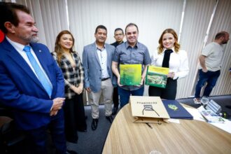 Governador Roberto Cidade assina concessões que viabilizam investimento de US$ 500 milhões da Petrobras em Urucu 
