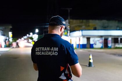 Detran Amazonas: Fiscalização flagra condutor trafegando com placa adulterada