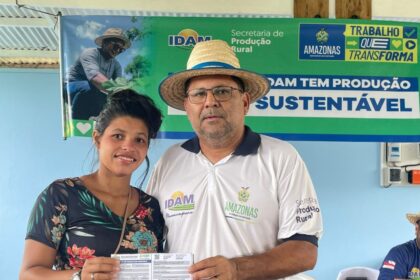 Comunitários de Manacapuru recebem atendimento do Idam com a entrega de 30 Cartões do Produtor Primário