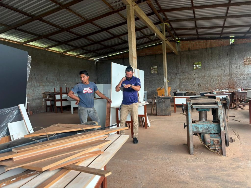 Idam e Ipaam levam regularização ambiental a meliponicultores e movelaria de Boa Vista do Ramos