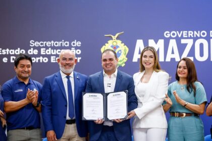 Governador Roberto Cidade anuncia investimentos em infraestrutura e distribuição de fardamentos e kits para alunos da rede pública de ensino