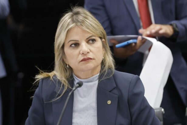 Câmara aprova projeto para criar programa de capacitação sobre direitos da mulher e inclusão no currículo