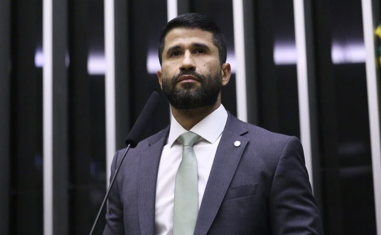 Câmara aprova reconhecimento nacional da certificação de bombeiro mergulhador para uso em atividades civis de mergulho profissional