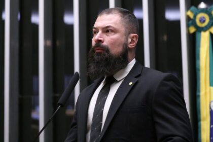 Comissão aprova campanhas para desestimular divulgacao de autores de ataques em escolas e orientar imprensa