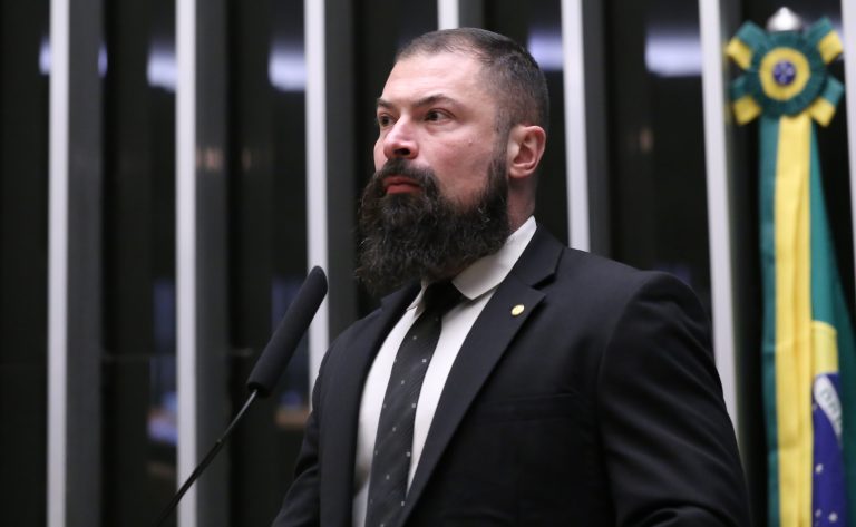 Comissão aprova campanhas para desestimular divulgacao de autores de ataques em escolas e orientar imprensa