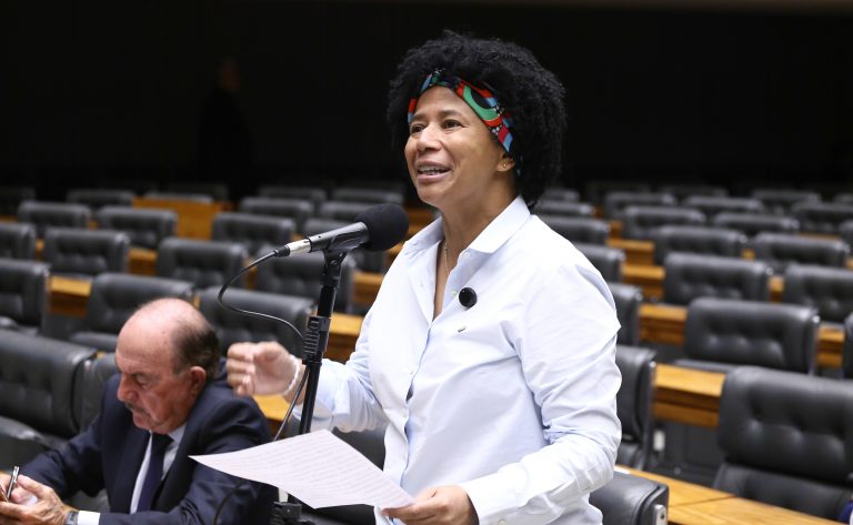 Câmara aprova isenção de tributos para adaptação de automóveis a pessoas com deficiência e amplia alcance
