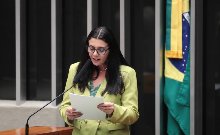 Câmara aprova em comissão projeto que garante provas em segunda chamada ou remota a candidatas em concurso público