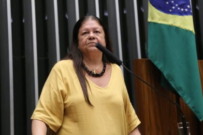 Câmara aprova projeto que obriga o SUS a oferecer atenção integral a pessoas com síndrome de Down em proposta analisada na CFT