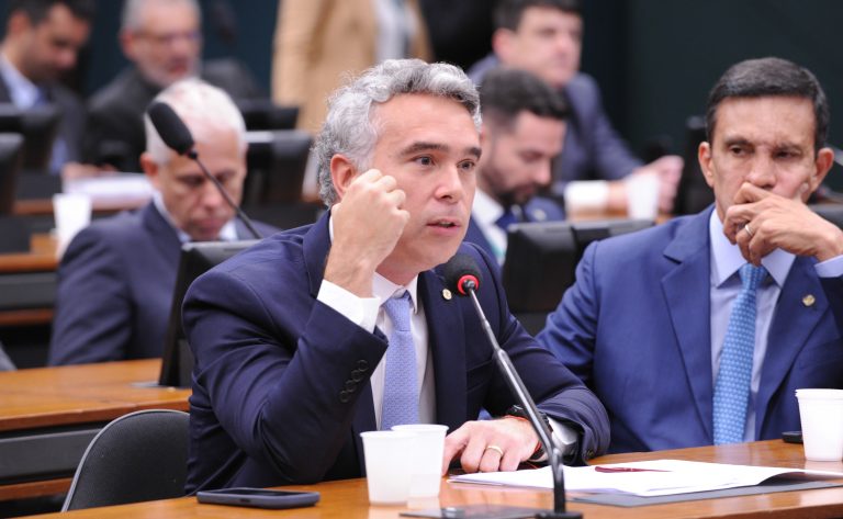 Comissão aprova isenção de taxa de vestibular para estudante de área afetada por desastre