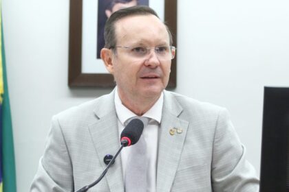 Câmara aprova projeto que prevê legendas em salas de aula, TV e eventos para públicos com deficiência