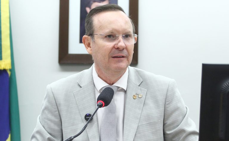Câmara aprova projeto que prevê legendas em salas de aula, TV e eventos para públicos com deficiência