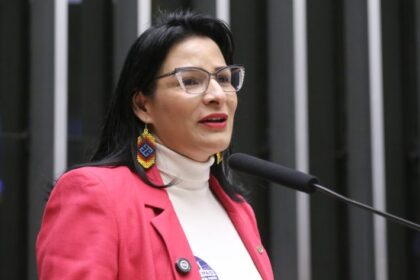 Comissão aprova projeto que permite divórcio póstumo a vítimas de feminicídio e altera registro de óbito
