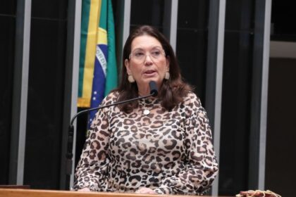 Comissão da Câmara aprova projeto que impede a extinção do papel-moeda e rejeita proposta contrária