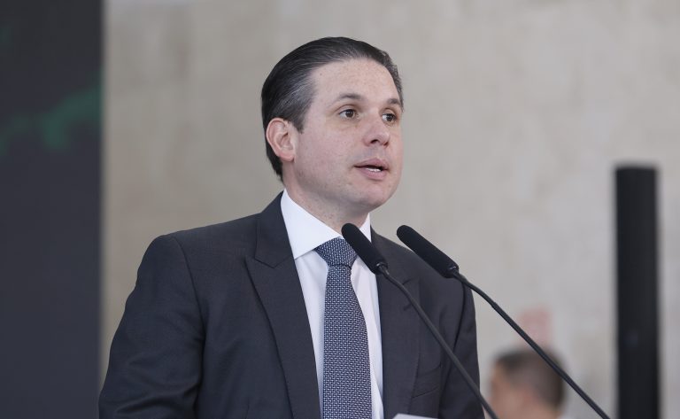 Hugo Motta defende fortalecimento da democracia e cooperação entre países no Fórum de Lisboa em 01/06/2026