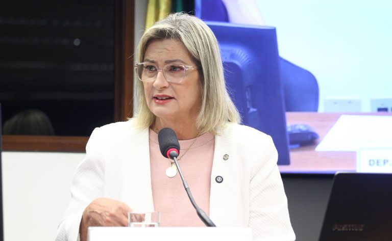 Comissão da Câmara aprova Política Nacional para valorizar a mulher rural e instituir semana anual