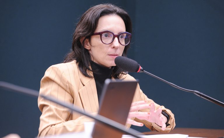 Comissão da Câmara aprova criação da campanha Abril Roxo para orientar uso responsável de tecnologias digitais