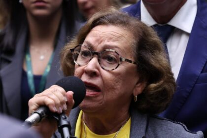 Lei determina que Voz do Brasil divulgue serviços de apoio a mulheres em minuto diário