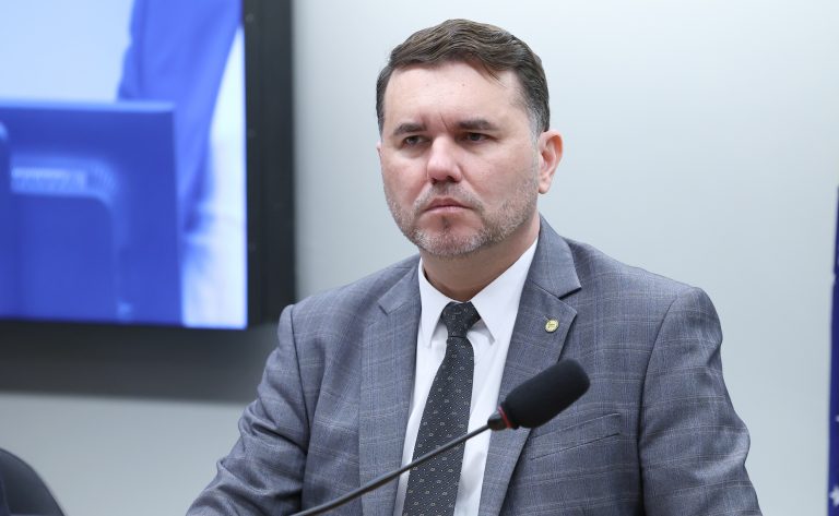 Câmara aprova ProSalva Mar Brasil e determina Marinha como coordenadora do resgate de pescadores em alto-mar