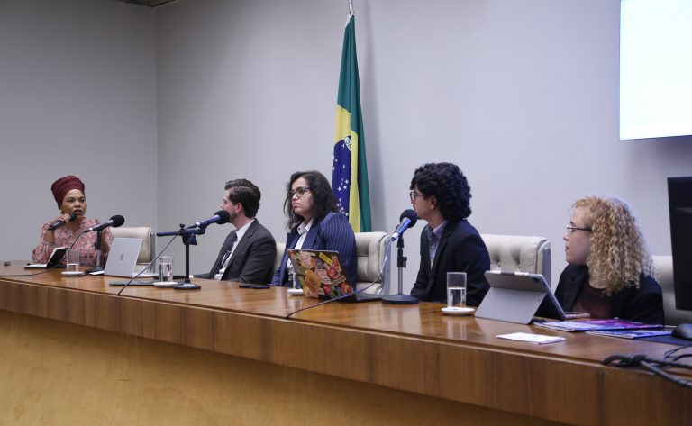 Parlamentares e especialistas pedem marco legal para data centers de inteligência artificial no Brasil