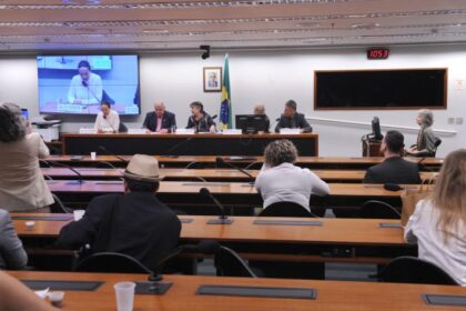 Projeto em tramitação prevê instituir o Dia Nacional da Acupuntura e do Acupunturista em 22 de novembro e discute ampliação para semana comemorativa