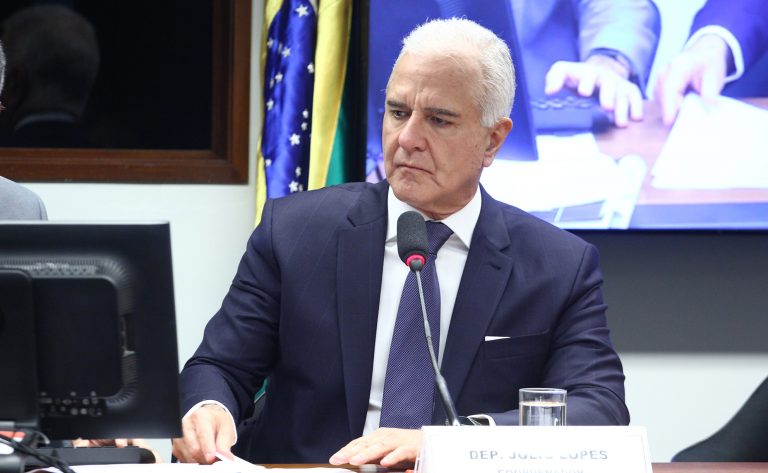 Comissão da Câmara aprova verificação biométrica e geolocalização para registros de microempresas
