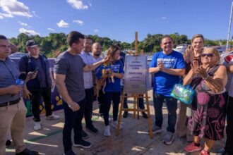 Governador Roberto Cidade entrega primeiro Castramóvel Fluvial do mundo para ampliar atendimento veterinário no interior do Amazonas