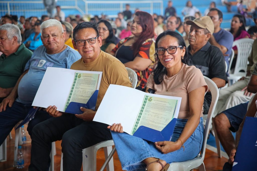 Governo do Amazonas já assegurou o repasse de 2.150 títulos definitivos a moradores da capital e interior em seis meses