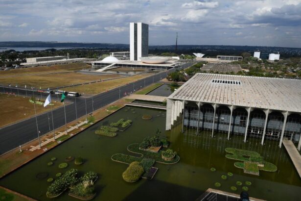 Estudo da Câmara aponta aumento da dívida pública e projeta necessidade de reformas até abril de 2027