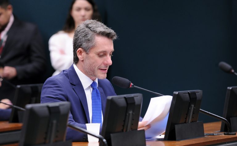 Câmara aprova prioridade em capacitação para cuidadores de pessoas com deficiência em programas federais