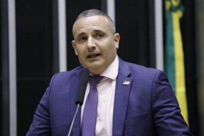 Comissão da Câmara aprova projeto para combater violência virtual contra crianças e adolescentes