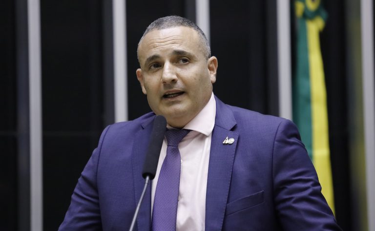 Comissão da Câmara aprova projeto para combater violência virtual contra crianças e adolescentes