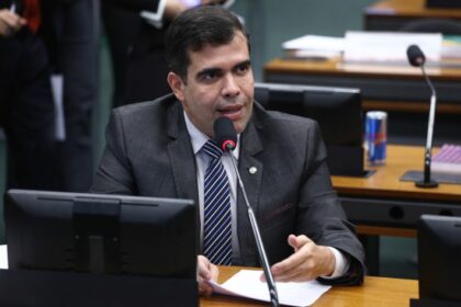CCJ aprova redução da jornada para pais de pessoas com deficiência sem corte salarial e encaminha texto ao Senado