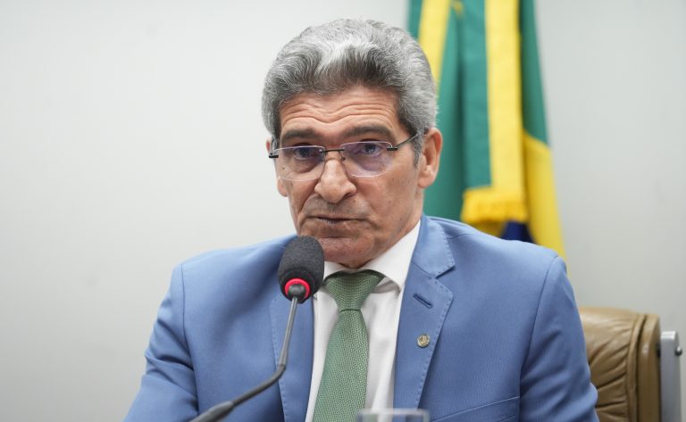 Câmara aprova texto que autoriza trabalho temporário sem perda do seguro-defeso durante o defeso
