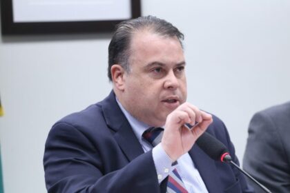 Projeto de lei prevê atendimento digital à pessoa idosa com assistência presencial ou remota em serviços públicos
