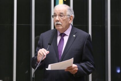 Projeto prevê moratoria cursos de medicina por cinco anos e exige supervisão e reestruturação das instituições